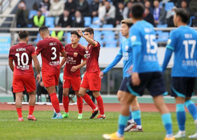 1730044990442056313.jpg #(体育)(1)足球——中超:沧州雄狮不敌上海海港XxjpseC007382_20241027_PEPFN0A001.jpg