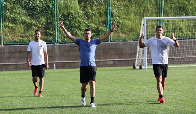 1652316810366038675.png 泰山葡语三剑客:德尔加多、莫伊塞斯、贾德松.png